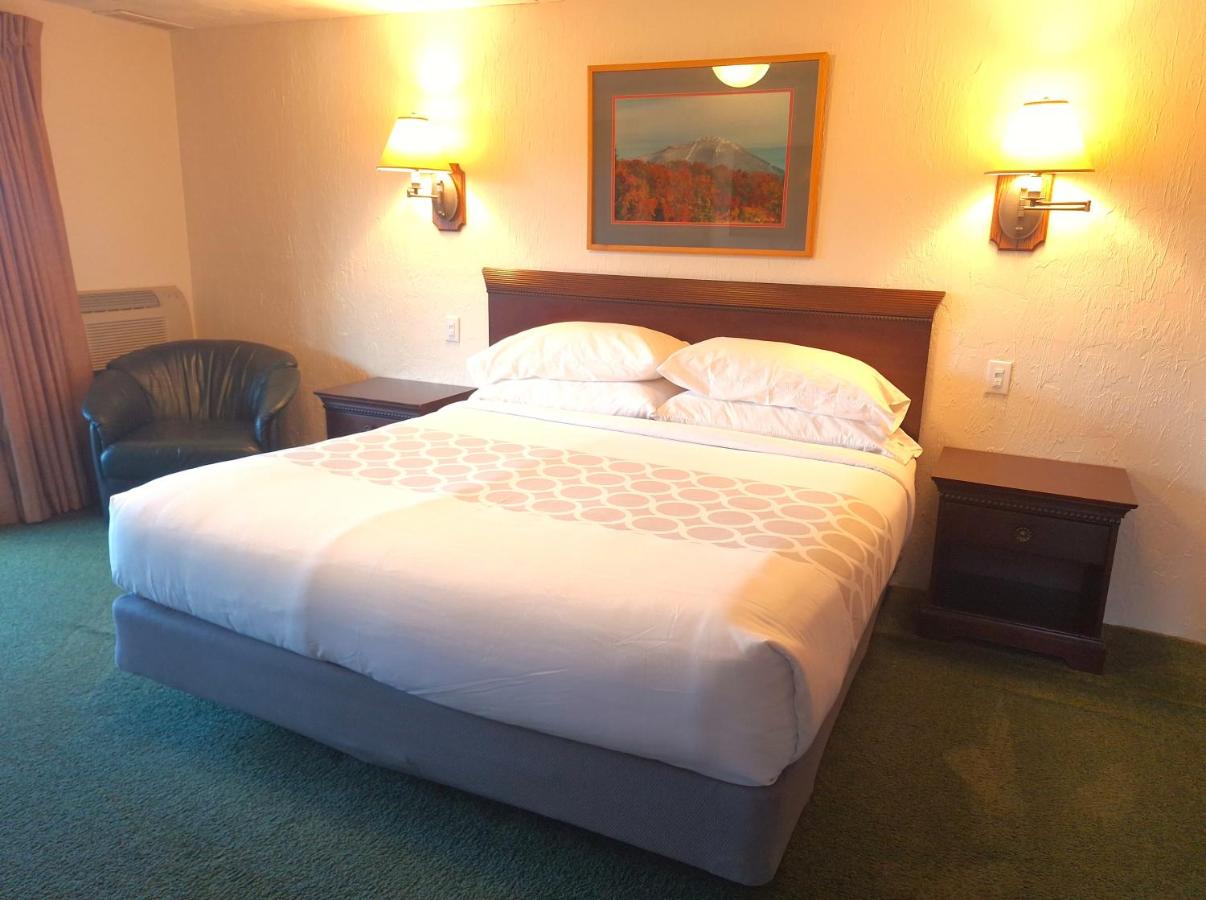 | Hotel Devlin