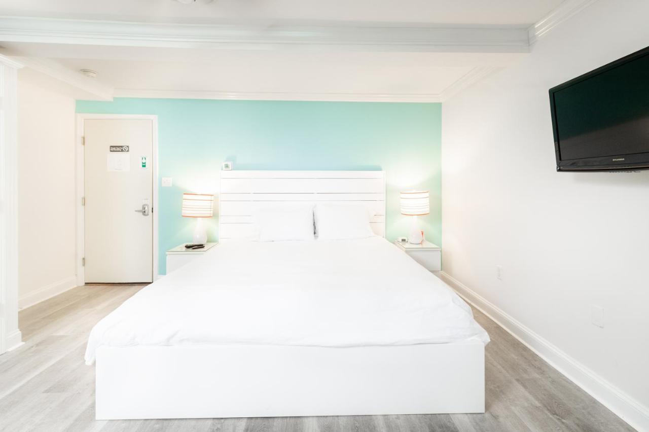 | Canalside Inn