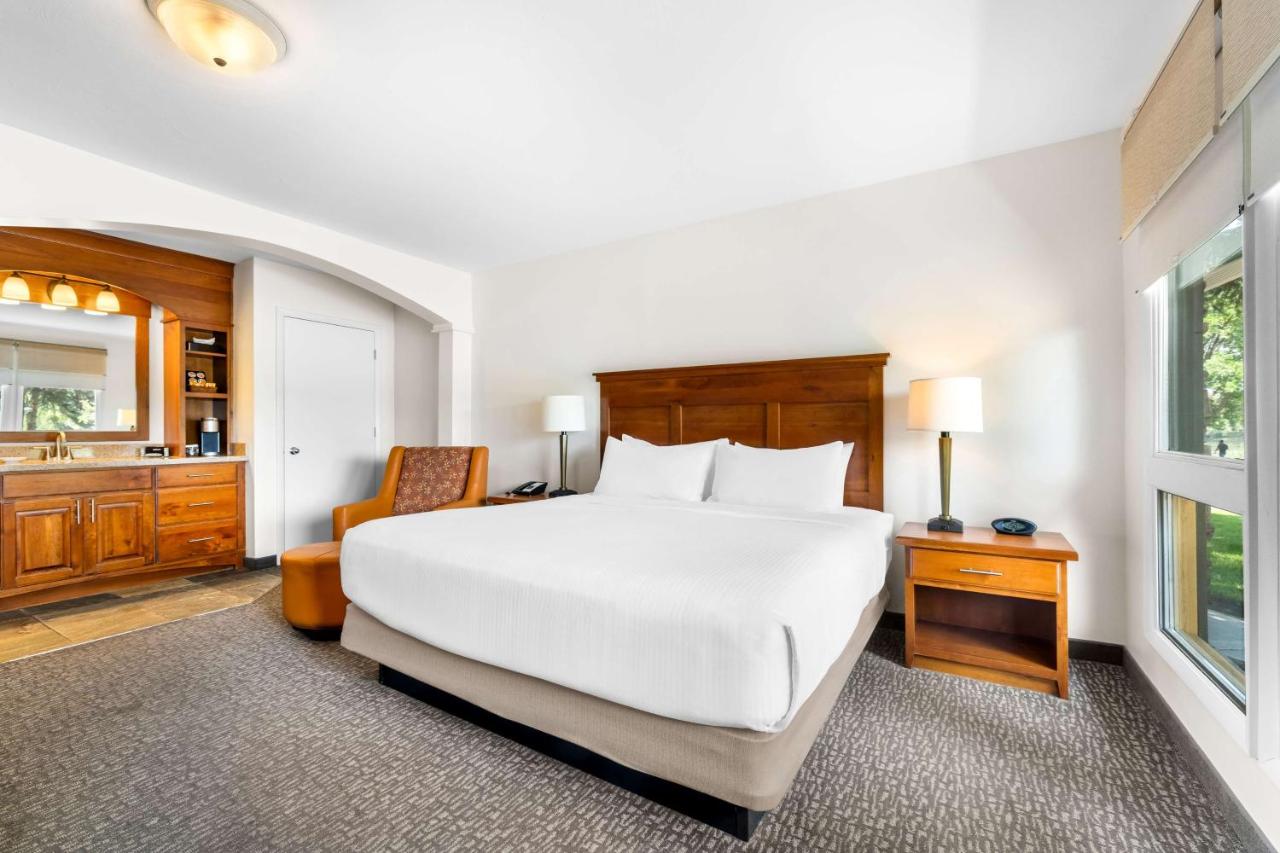 Queen Bed - Non Smoking at Best Western Driftwood Inn