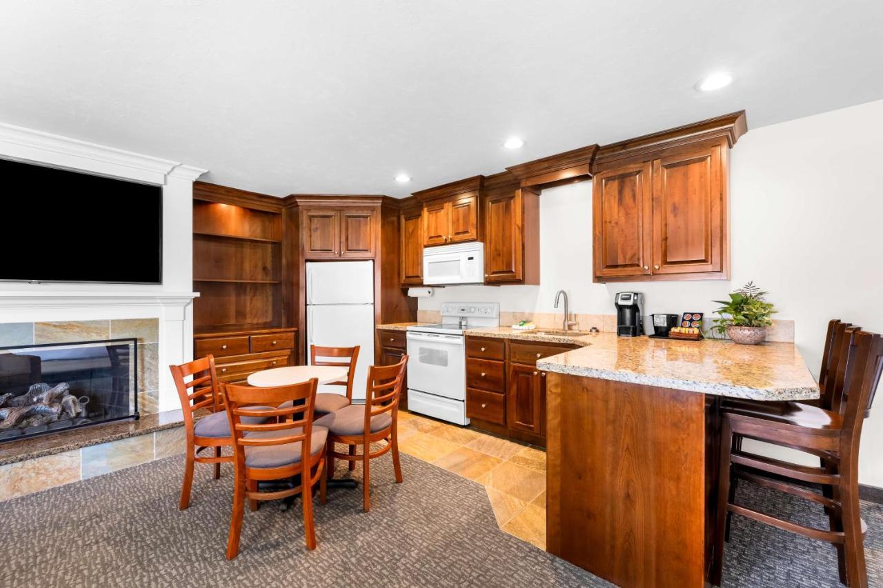 Two-Bedroom King Suite with Sofa Bed and River View - Non-Smoking at Best Western Driftwood Inn