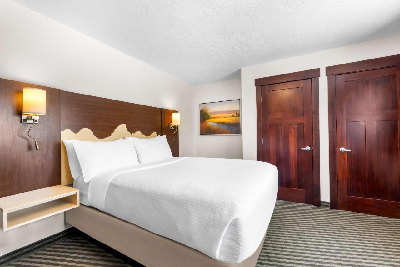 Queen Suite with Two Queen Beds with River View - Non smoking at Best Western Driftwood Inn