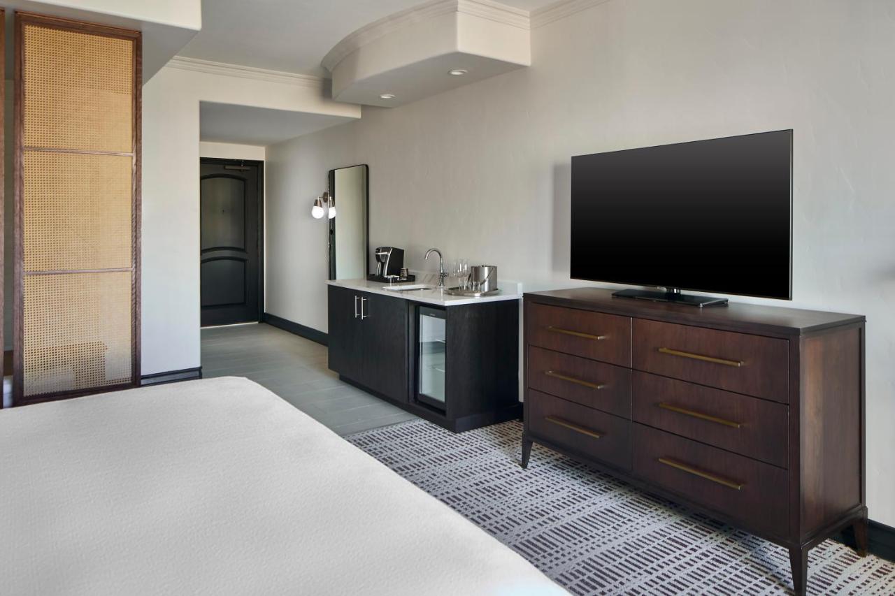  | La Bellasera Hotel & Suites
