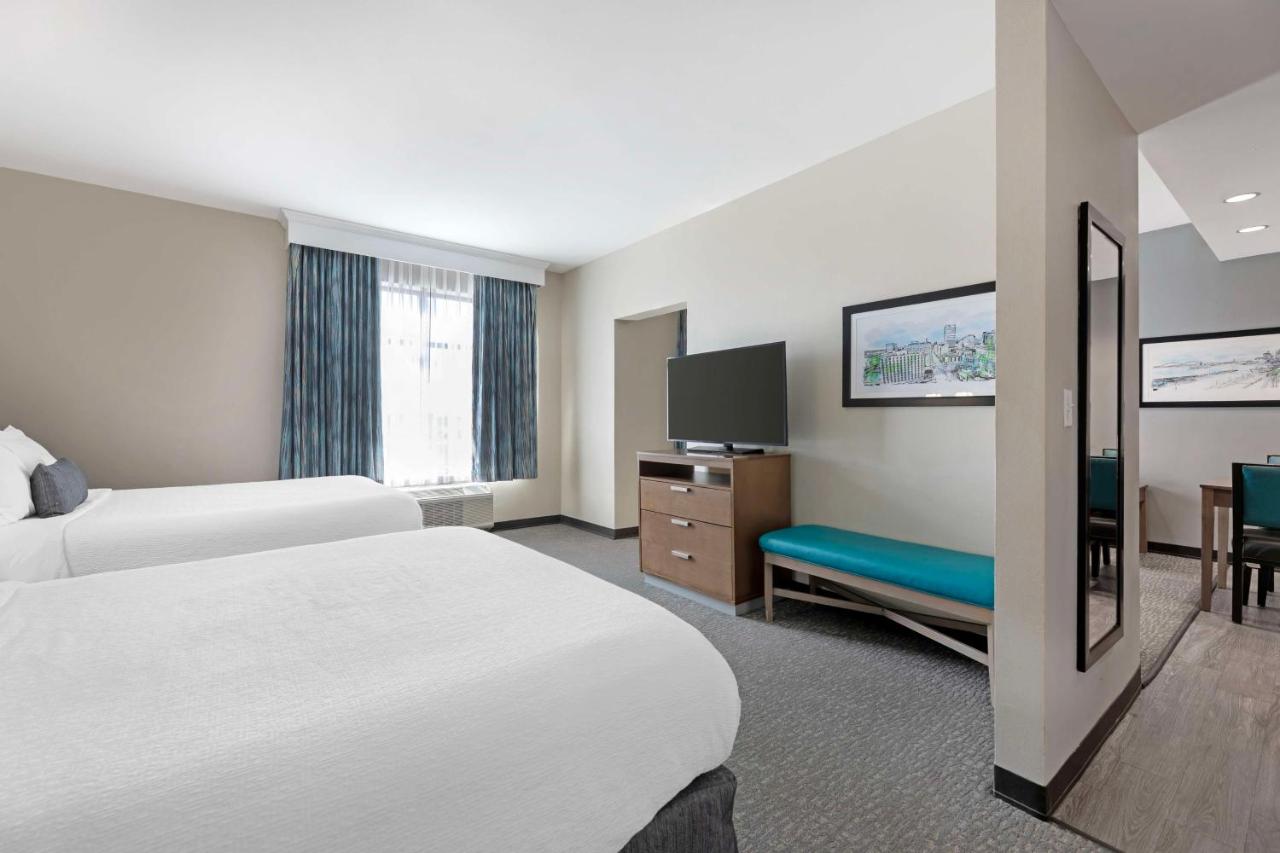 Queen Suite with Two Queen Beds and Mobility Accessible Tub at Best Western Plus Executive Residency Marion