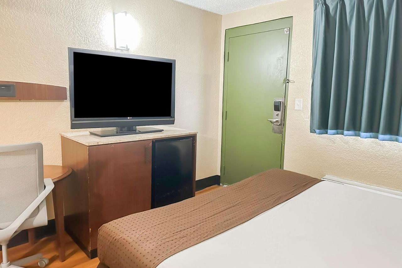 2 Queen Bed Smoking at OYO Hotel Mobile, AL I-65 at Airport Blvd