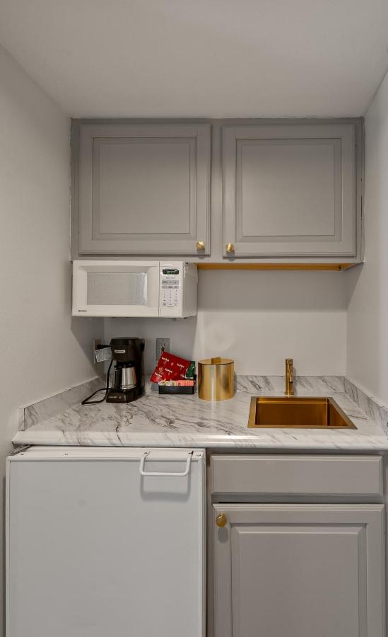 | Bella Vista Suites