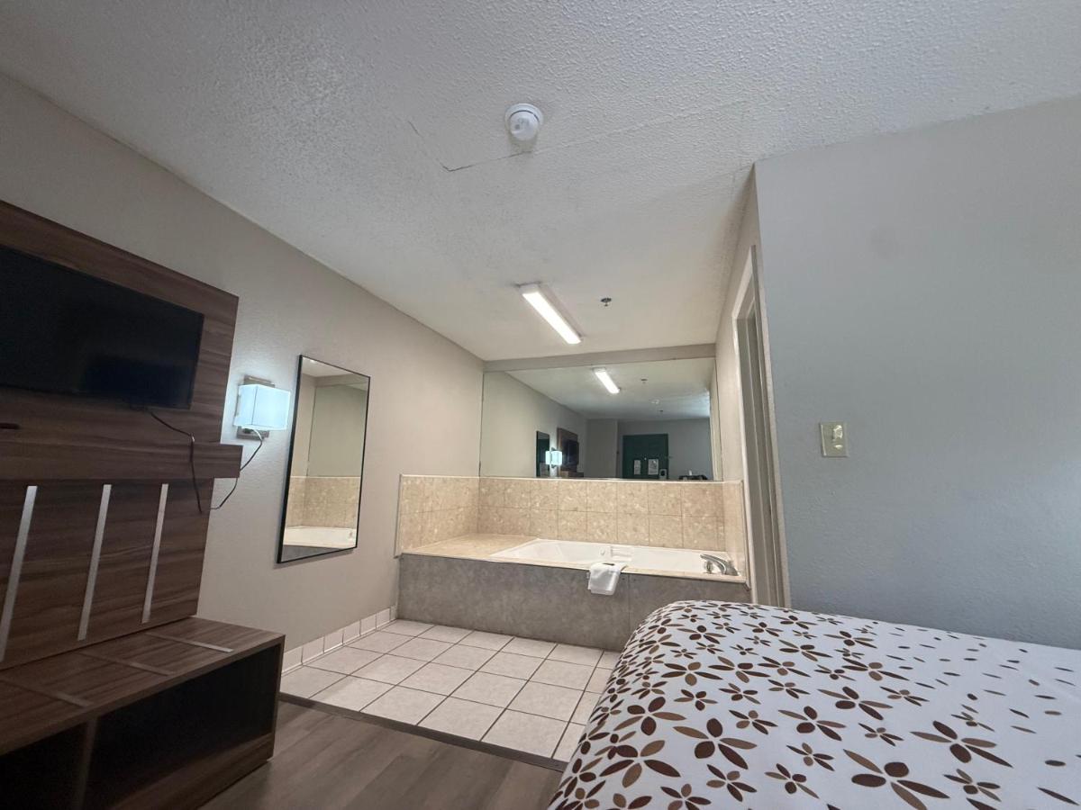 1 King Bed Jetted Tub Smoking at Country Hearth Inn & Suites Augusta
