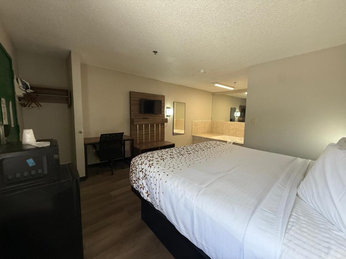1 King Bed Jetted Tub Smoking at Country Hearth Inn & Suites Augusta