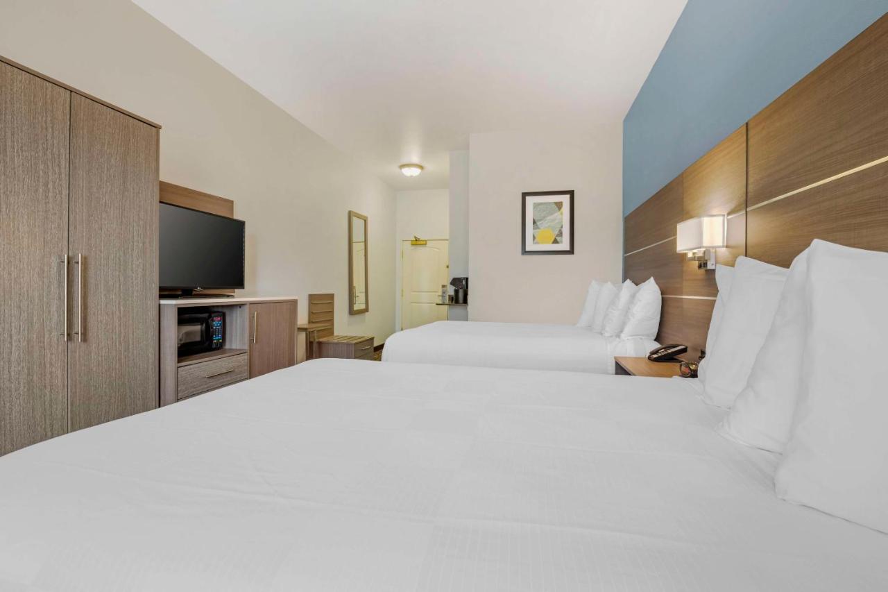 Queen Room with Two Queen Beds at Best Western Plus Lake Elsinore Inn & Suites