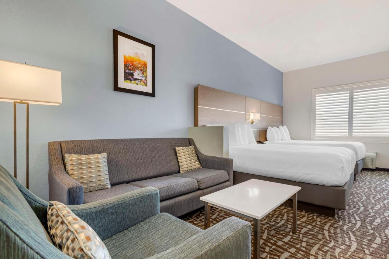 Deluxe Queen Room with Two Queen Beds at Best Western Plus Lake Elsinore Inn & Suites