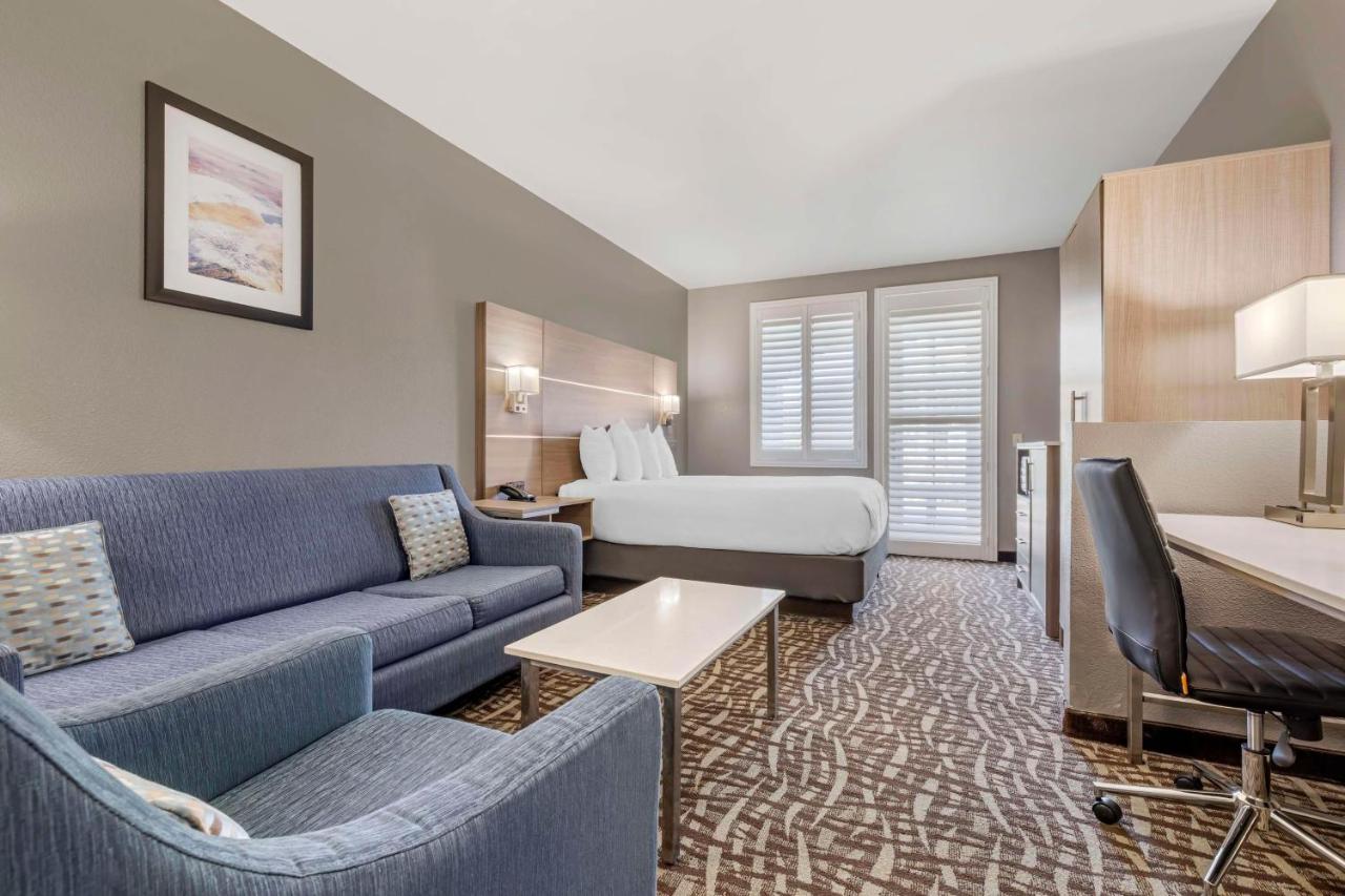 King Room with Spa Bath at Best Western Plus Lake Elsinore Inn & Suites