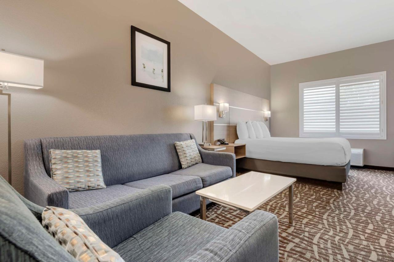 King Room with Spa Bath at Best Western Plus Lake Elsinore Inn & Suites