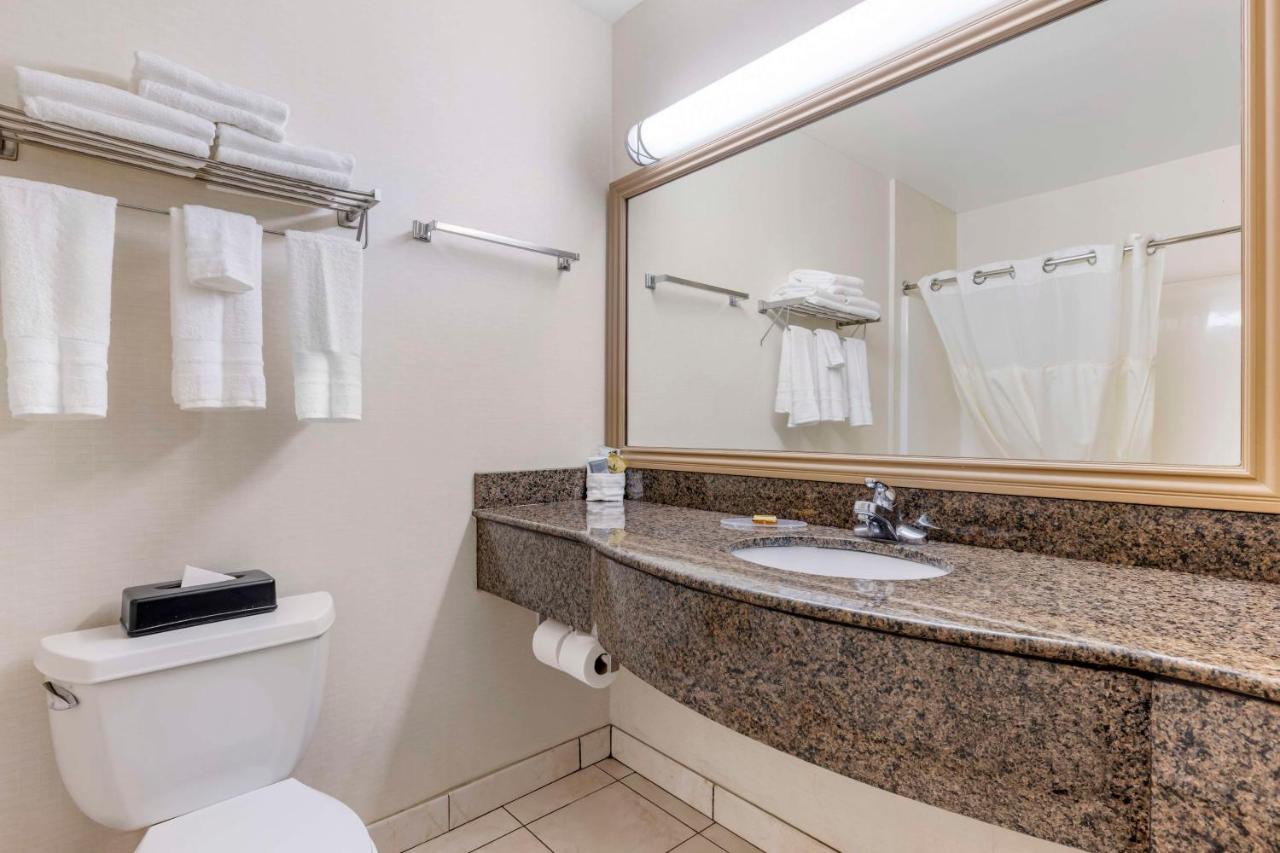 Deluxe Queen Room with Two Queen Beds at Best Western Plus Lake Elsinore Inn & Suites