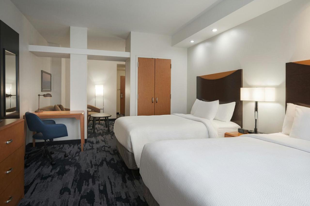 | Fairfield Inn & Suites by Marriott Louisville East
