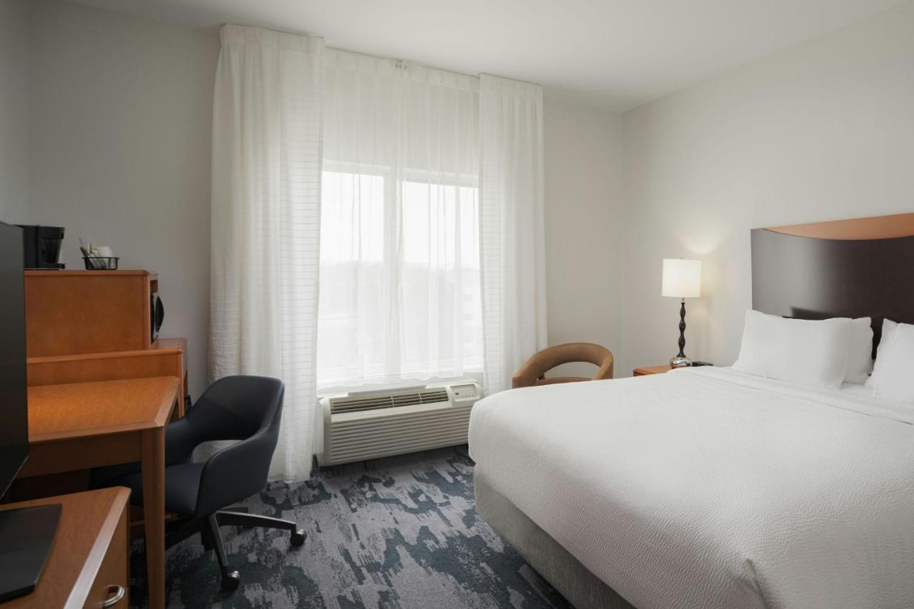 | Fairfield Inn & Suites by Marriott Louisville East