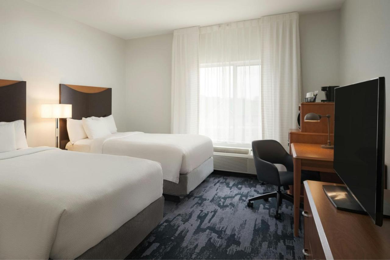 | Fairfield Inn & Suites by Marriott Louisville East
