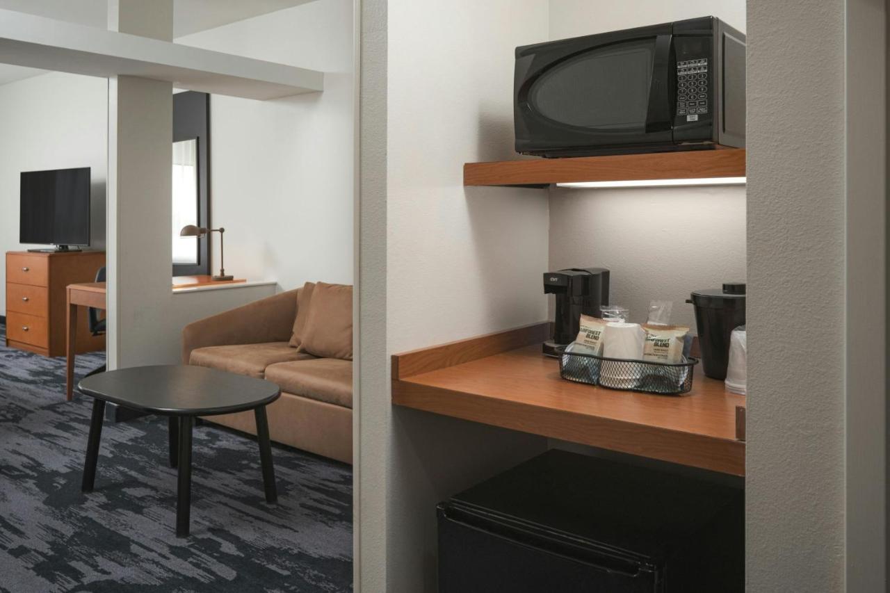 | Fairfield Inn & Suites by Marriott Louisville East