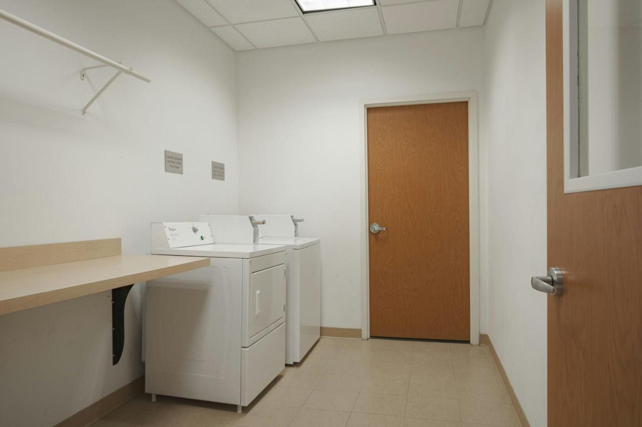 | Fairfield Inn & Suites by Marriott Louisville East