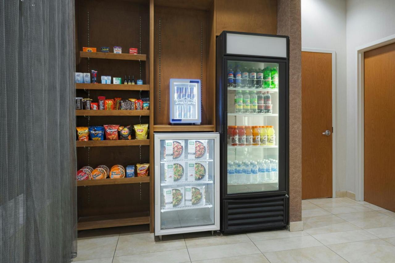 | Fairfield Inn & Suites by Marriott Louisville East