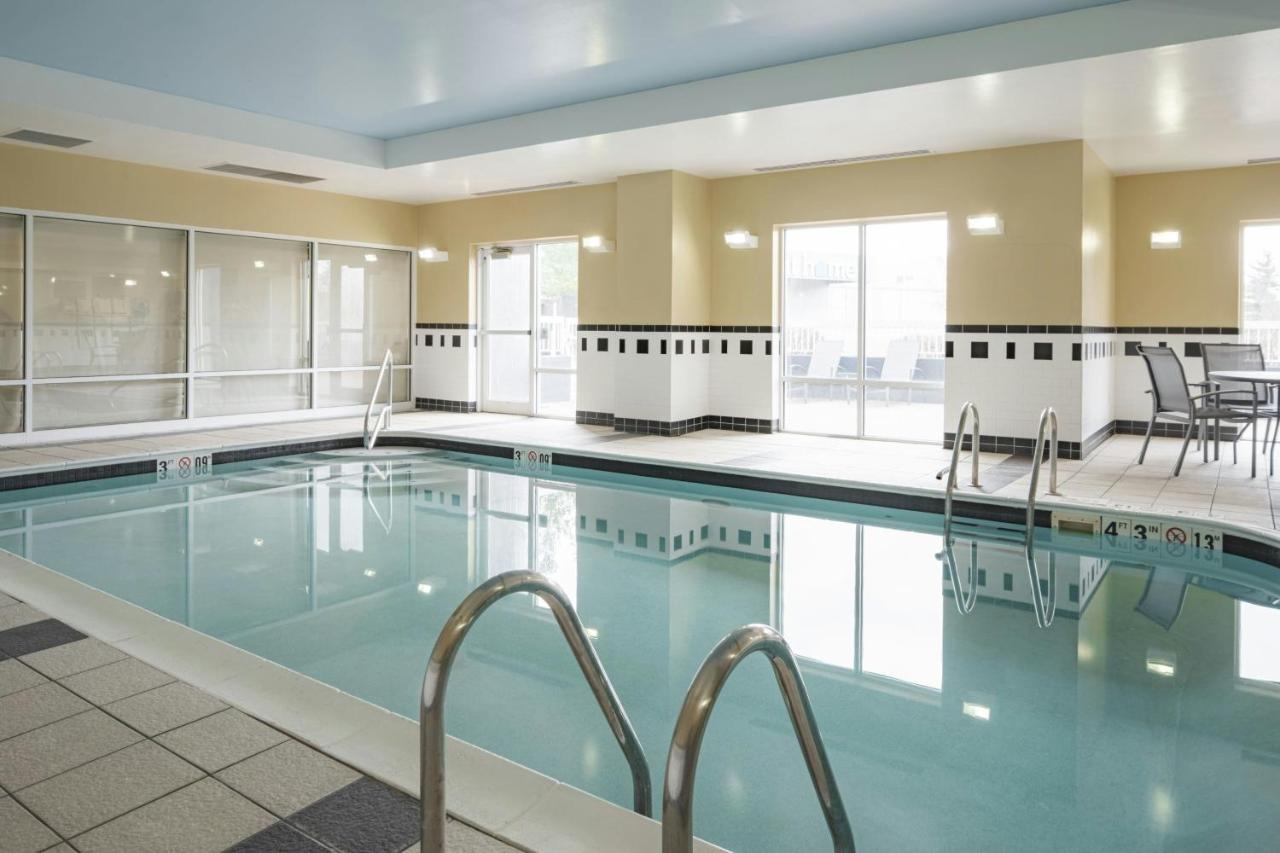 | Fairfield Inn & Suites by Marriott Louisville East