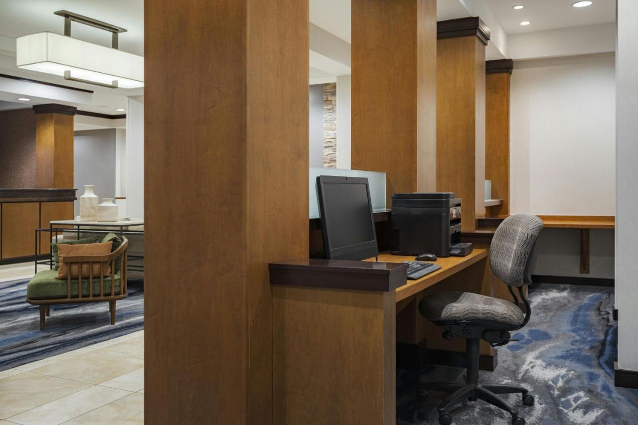 | Fairfield Inn & Suites by Marriott Louisville East
