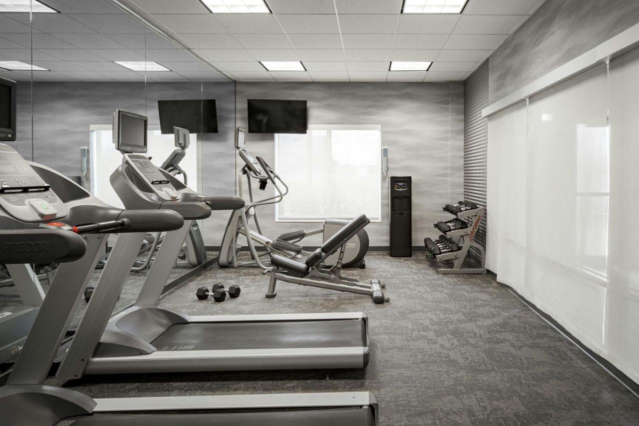 | Fairfield Inn & Suites by Marriott Louisville East