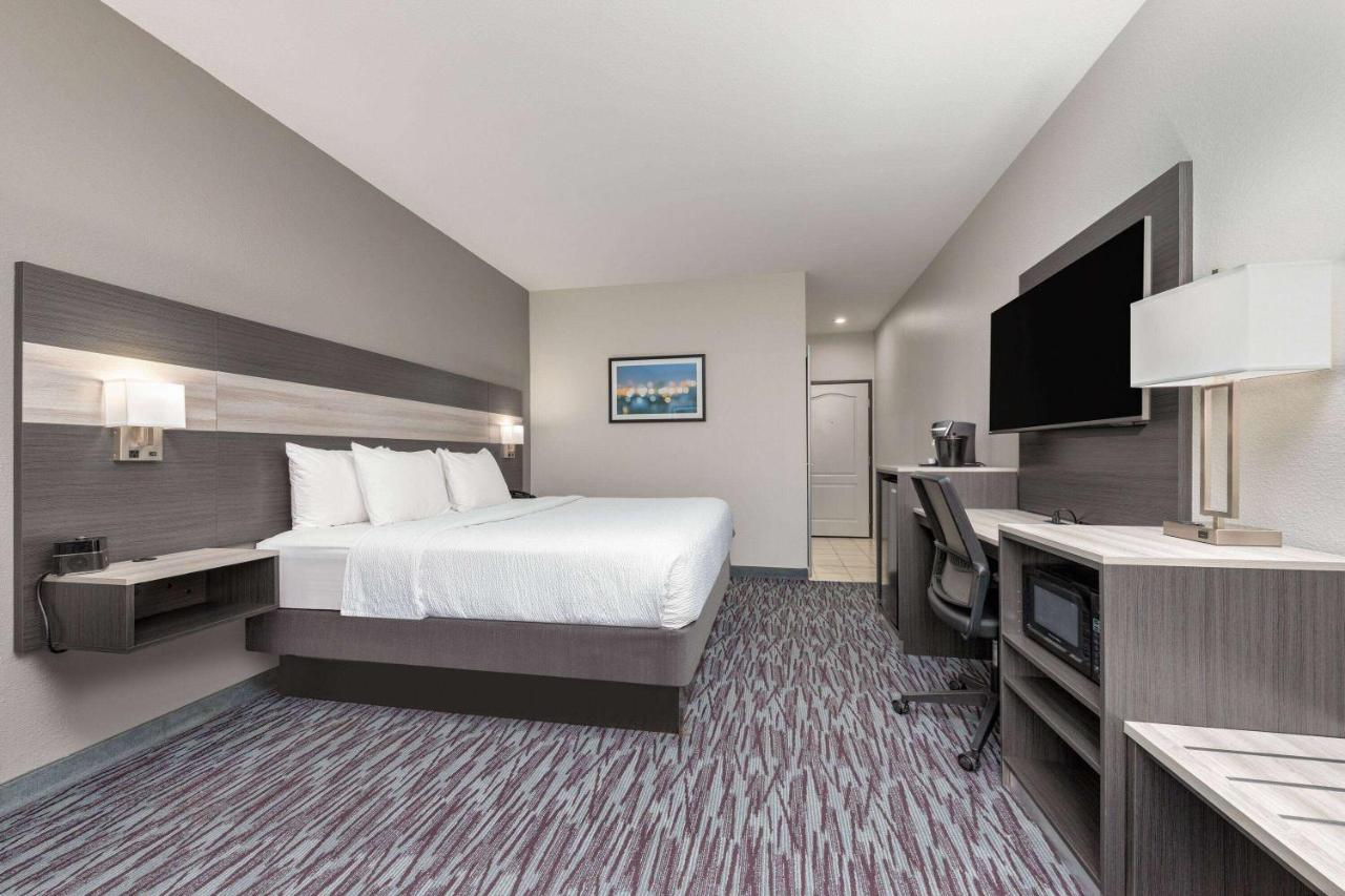 King Room with City/Park View and Roll-in Shower - Mobility/Hearing Accessible - Non-Smoking at La Quinta Inn & Suites by Wyndham Allen at The Village