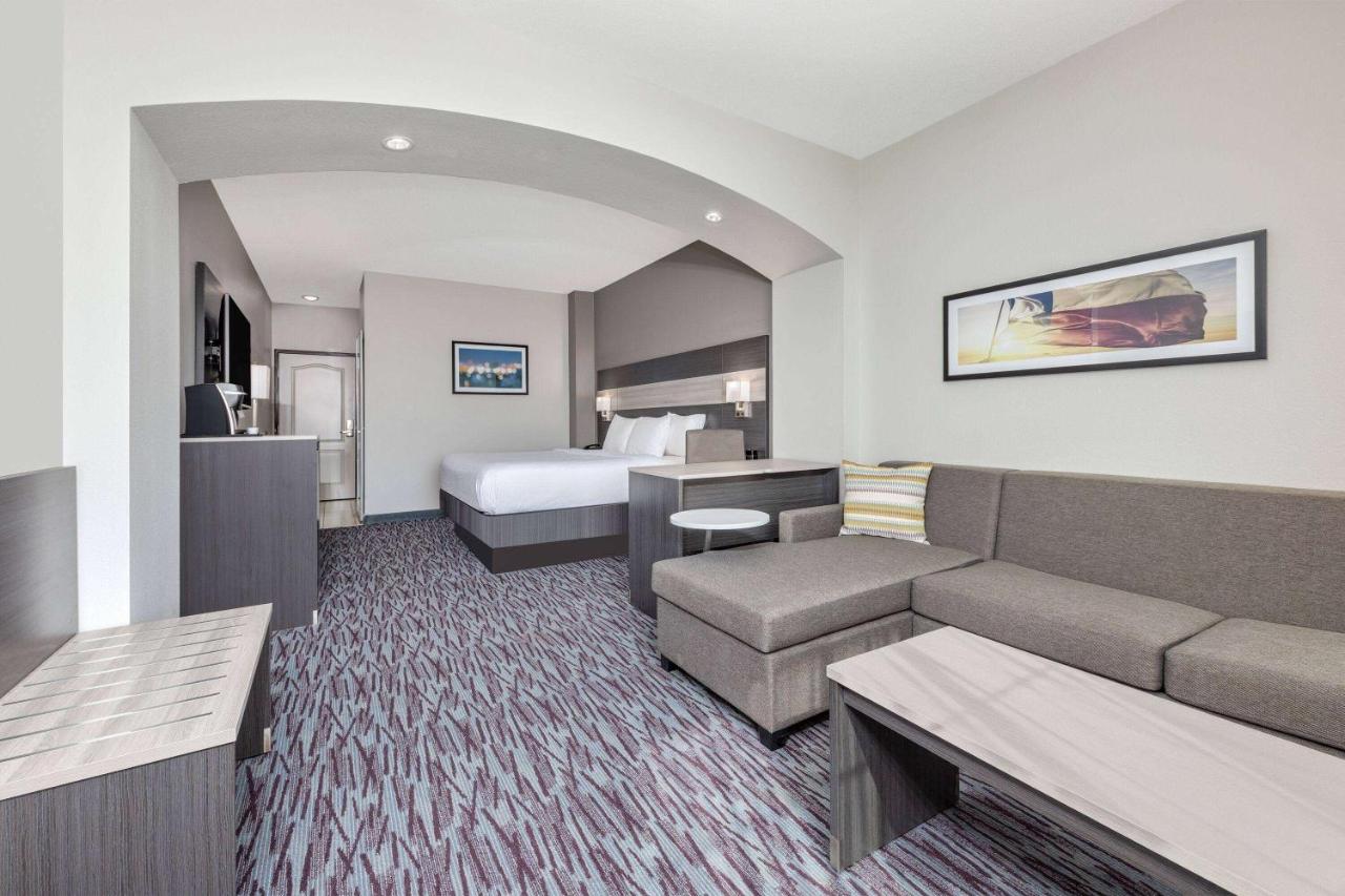 Executive King Room with City/Park View - Non-Smoking at La Quinta Inn & Suites by Wyndham Allen at The Village