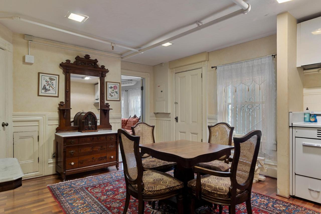 | Chateau Tivoli Bed and Breakfast