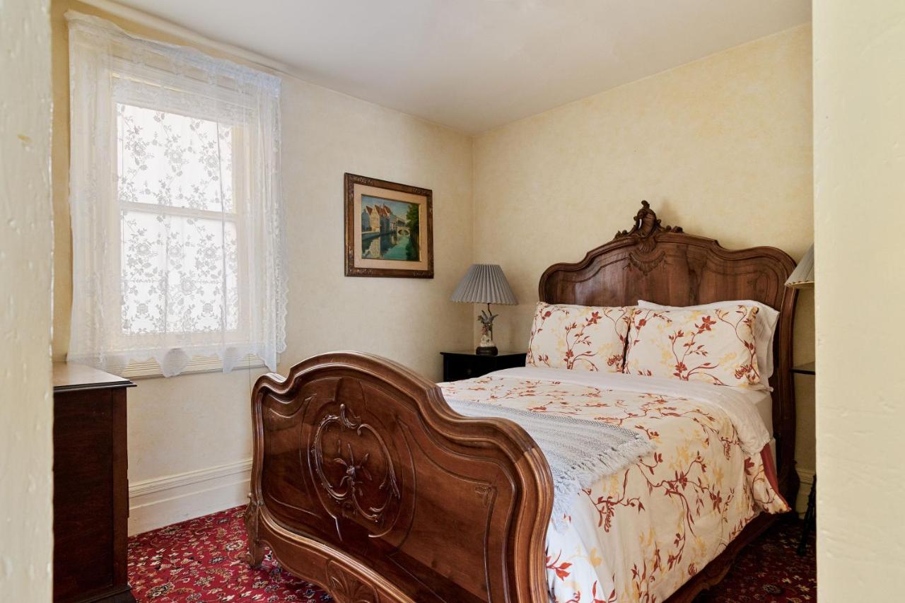 | Chateau Tivoli Bed and Breakfast