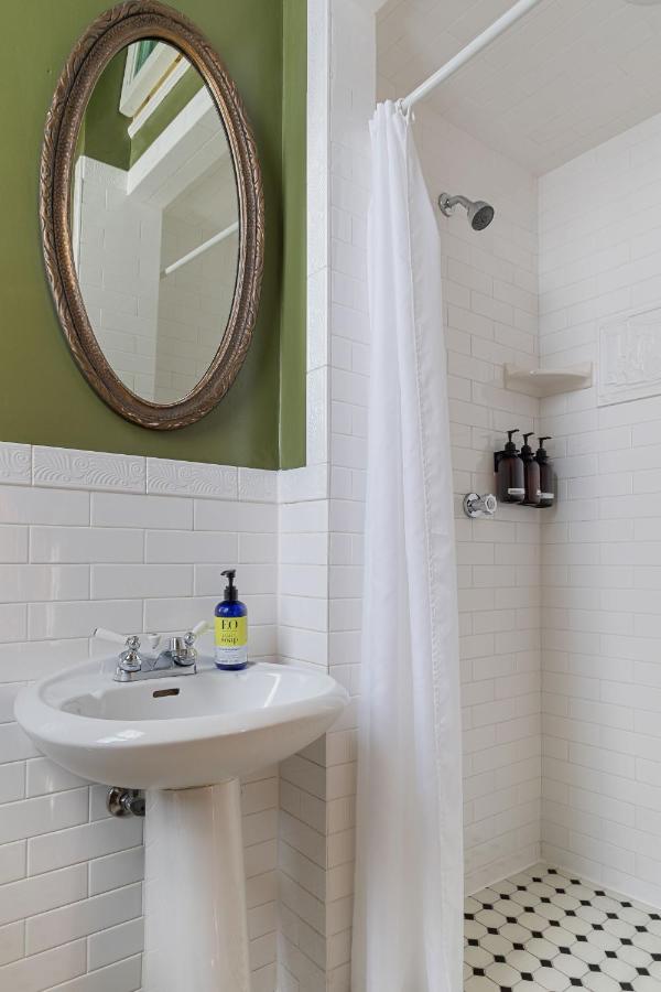 | Chateau Tivoli Bed and Breakfast