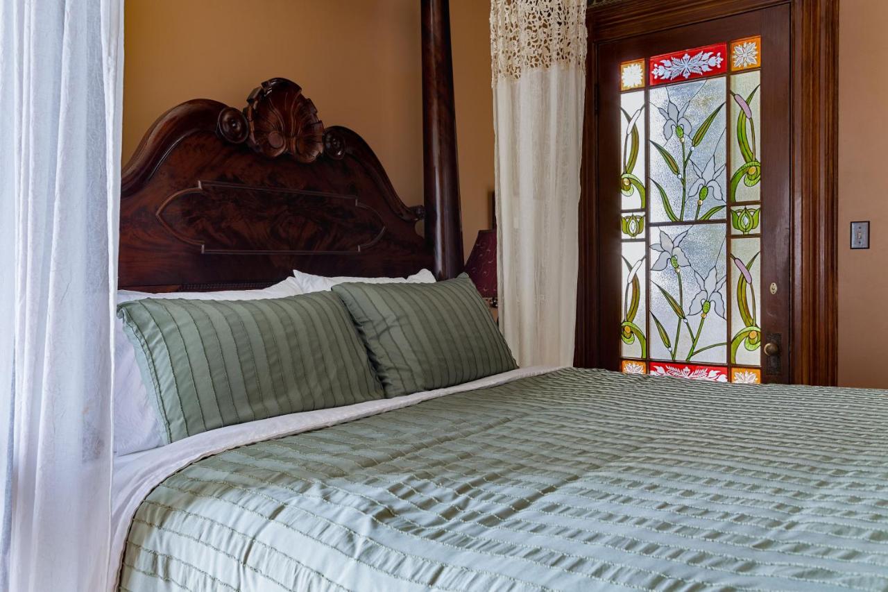 | Chateau Tivoli Bed and Breakfast