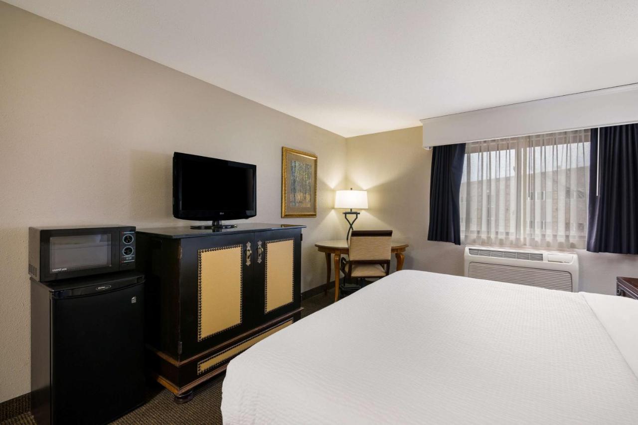 King Room - Non-Smoking at Revel Hotel Minot, SureStay Collection by Best Western