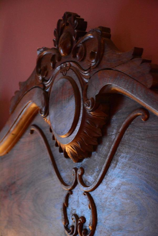 | Looking Glass Inn