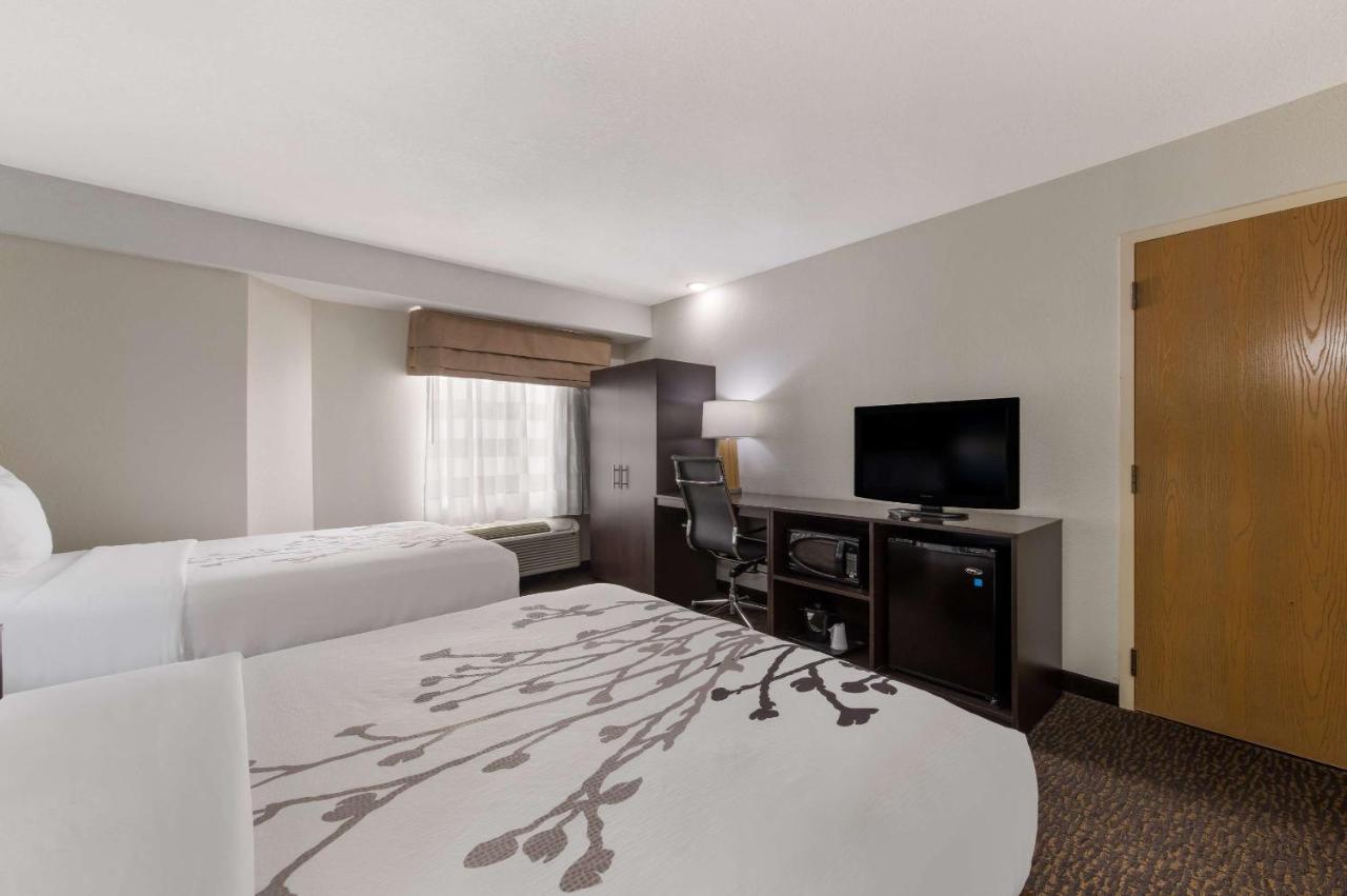 Double Room with Two Double Beds - Non-Smoking at Sleep Inn Northlake