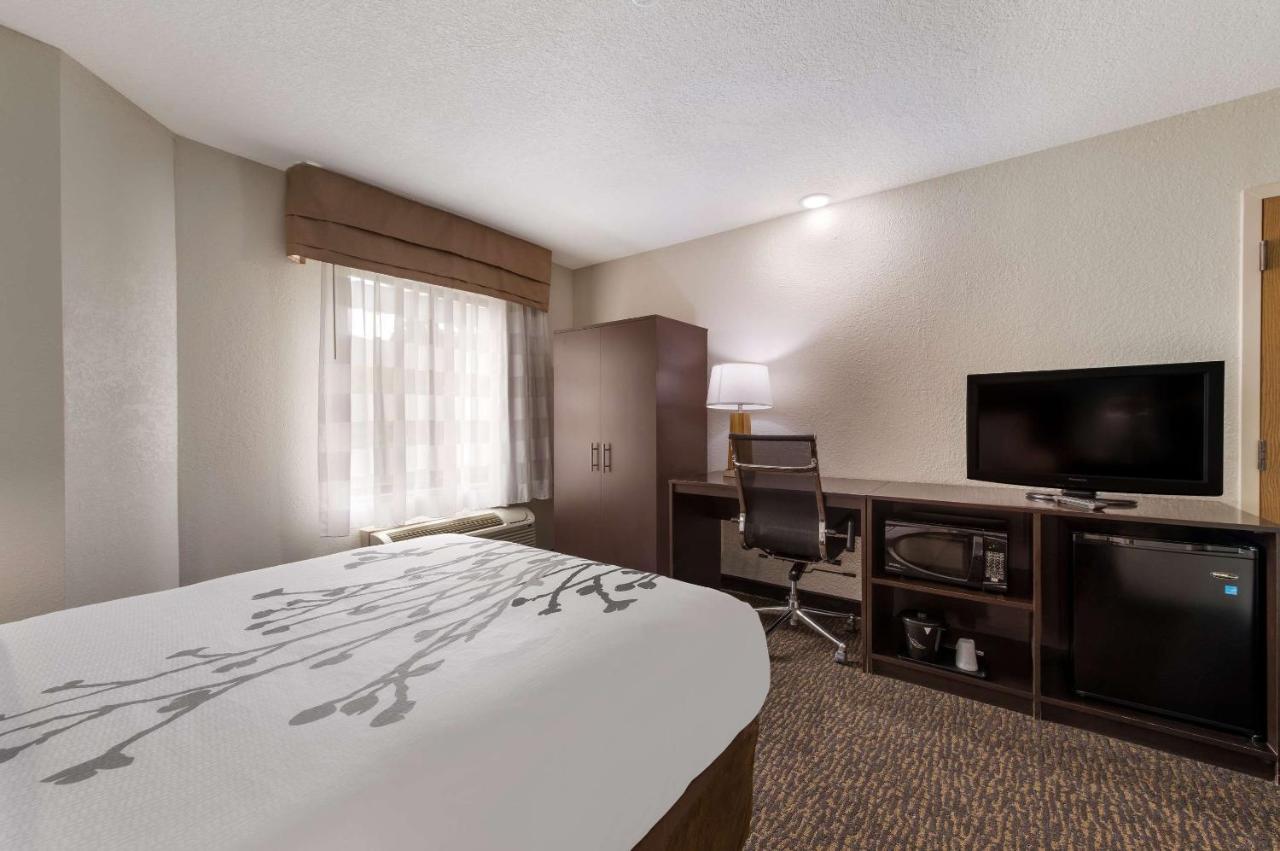 Double Room - Non-Smoking - Disability Access at Sleep Inn Northlake