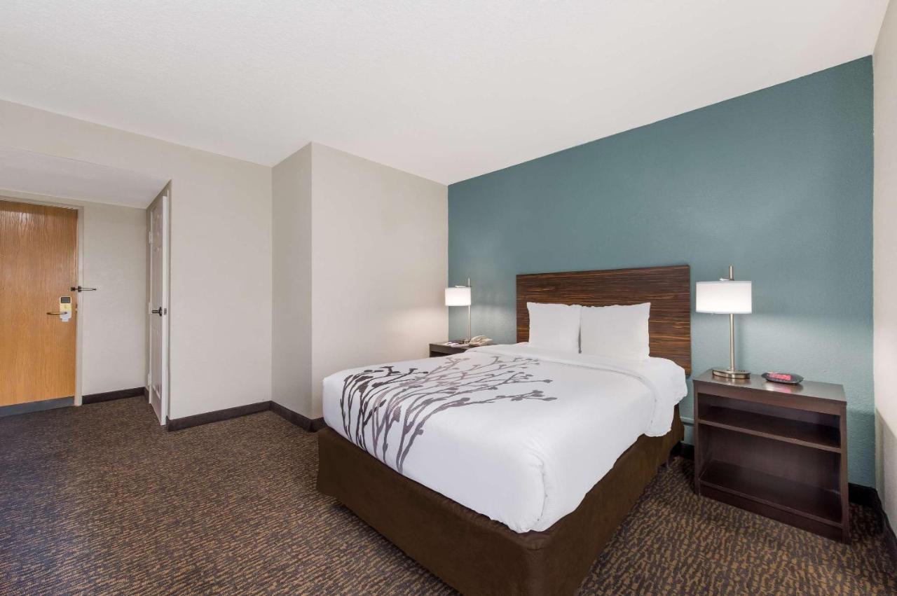Double Room - Non-Smoking - Disability Access at Sleep Inn Northlake