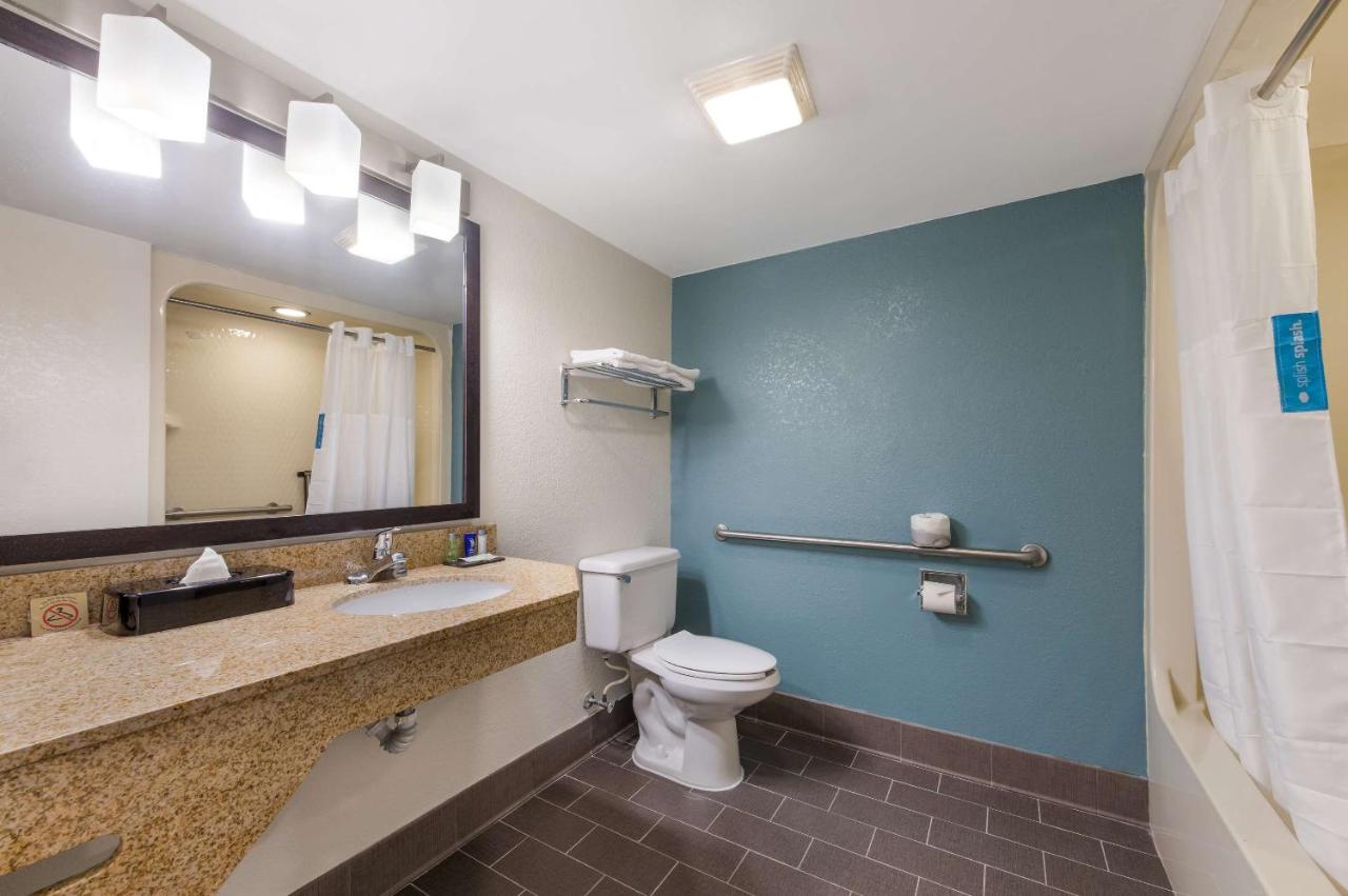 Double Room - Non-Smoking - Disability Access at Sleep Inn Northlake