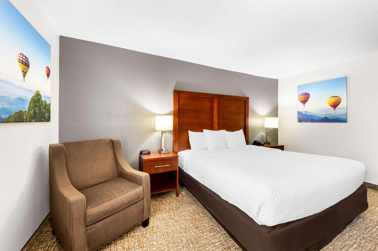 King Room - Accessible/Non-Smoking at Clarion Pointe Apex – Holly Springs