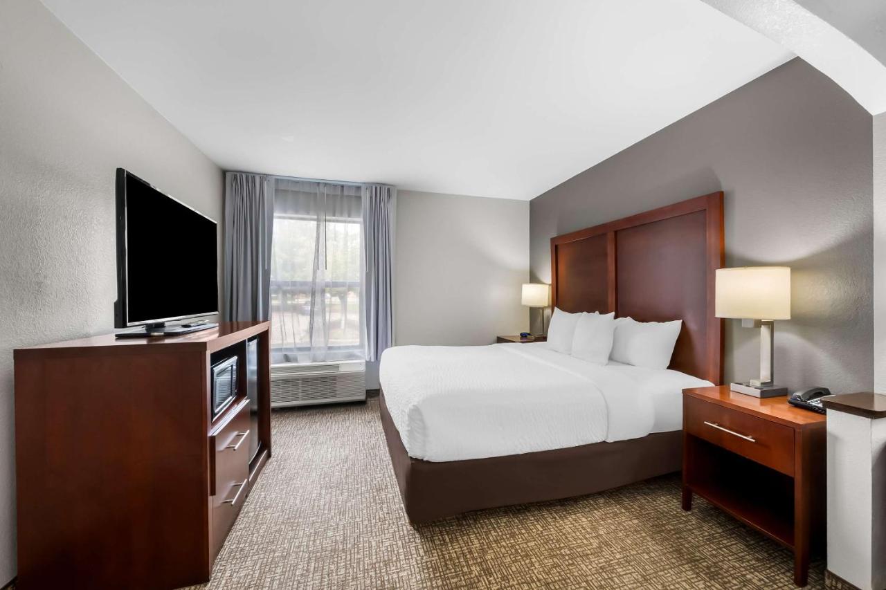 King Suite with Sofa Bed - Non-Smoking at Clarion Pointe Apex – Holly Springs