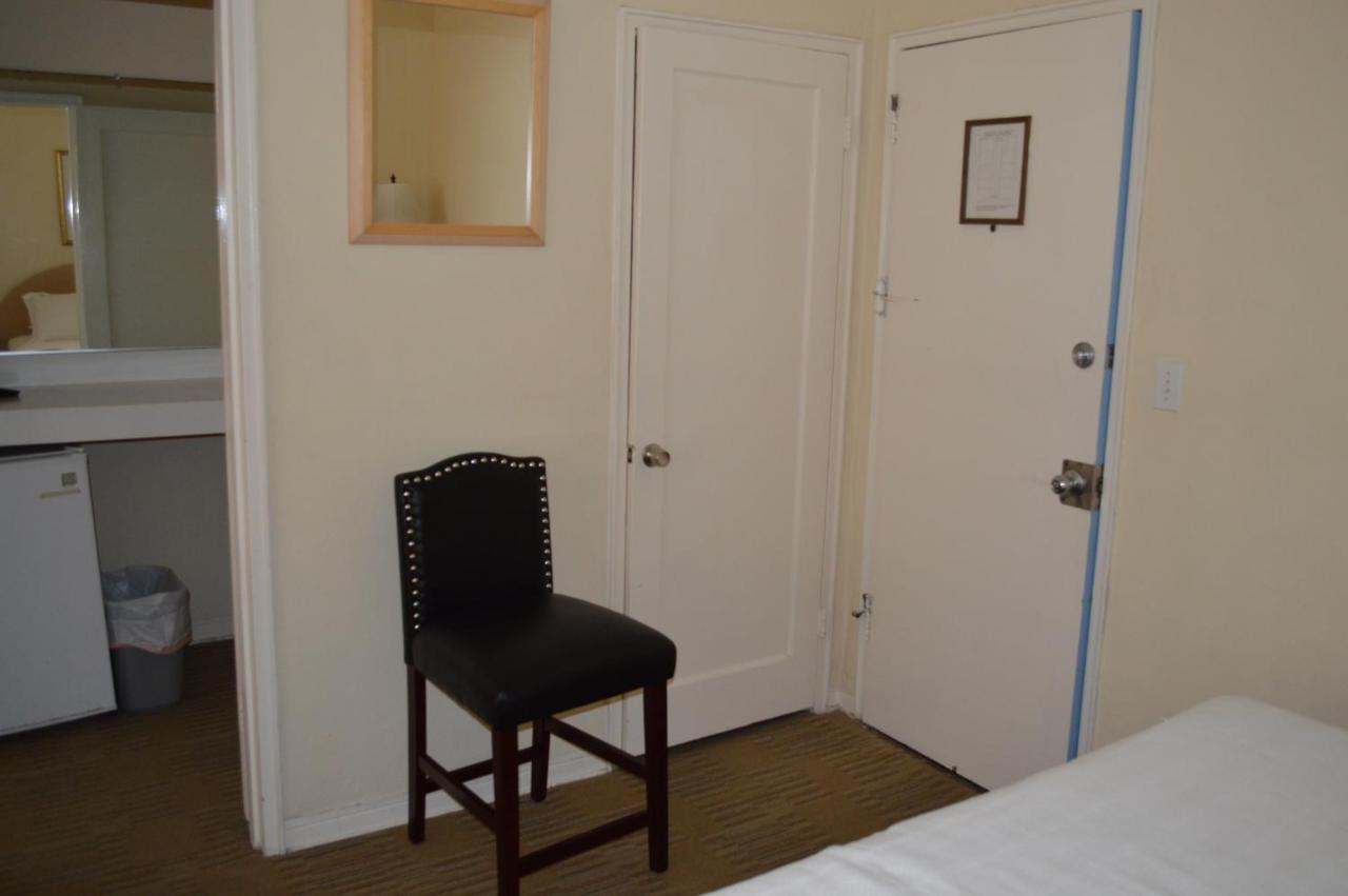 Deluxe Queen Room with Two Queen Beds at Island House South Beach