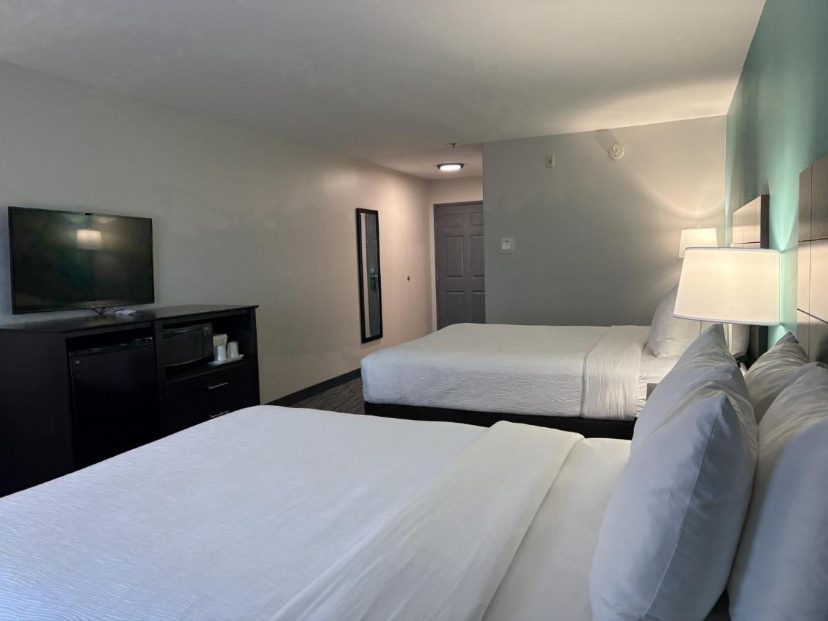 2 Queen Beds, Nonsmoking, Accessible with Curved Shower Rod at Quality Inn & Suites Houma