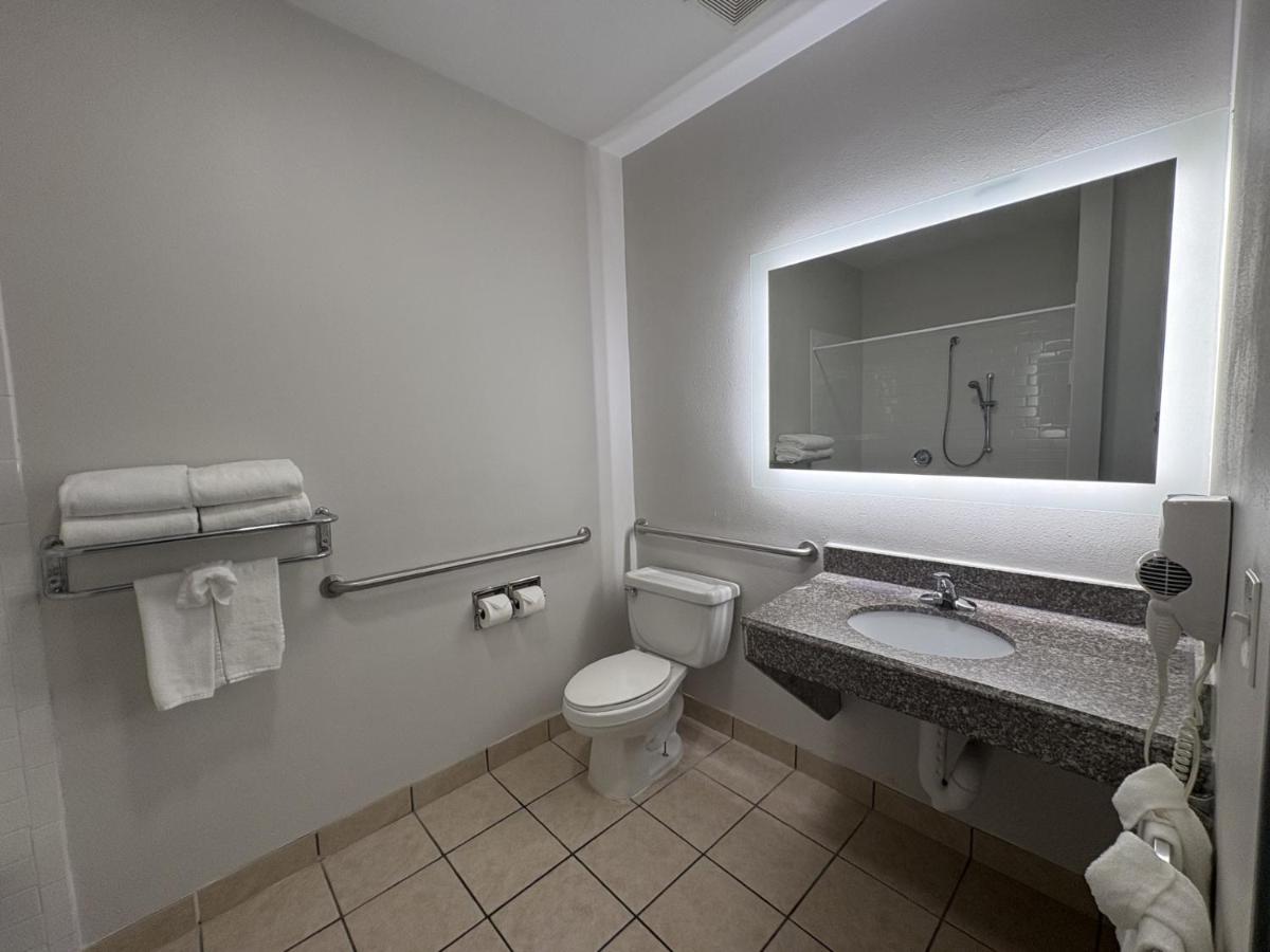 | Quality Inn & Suites