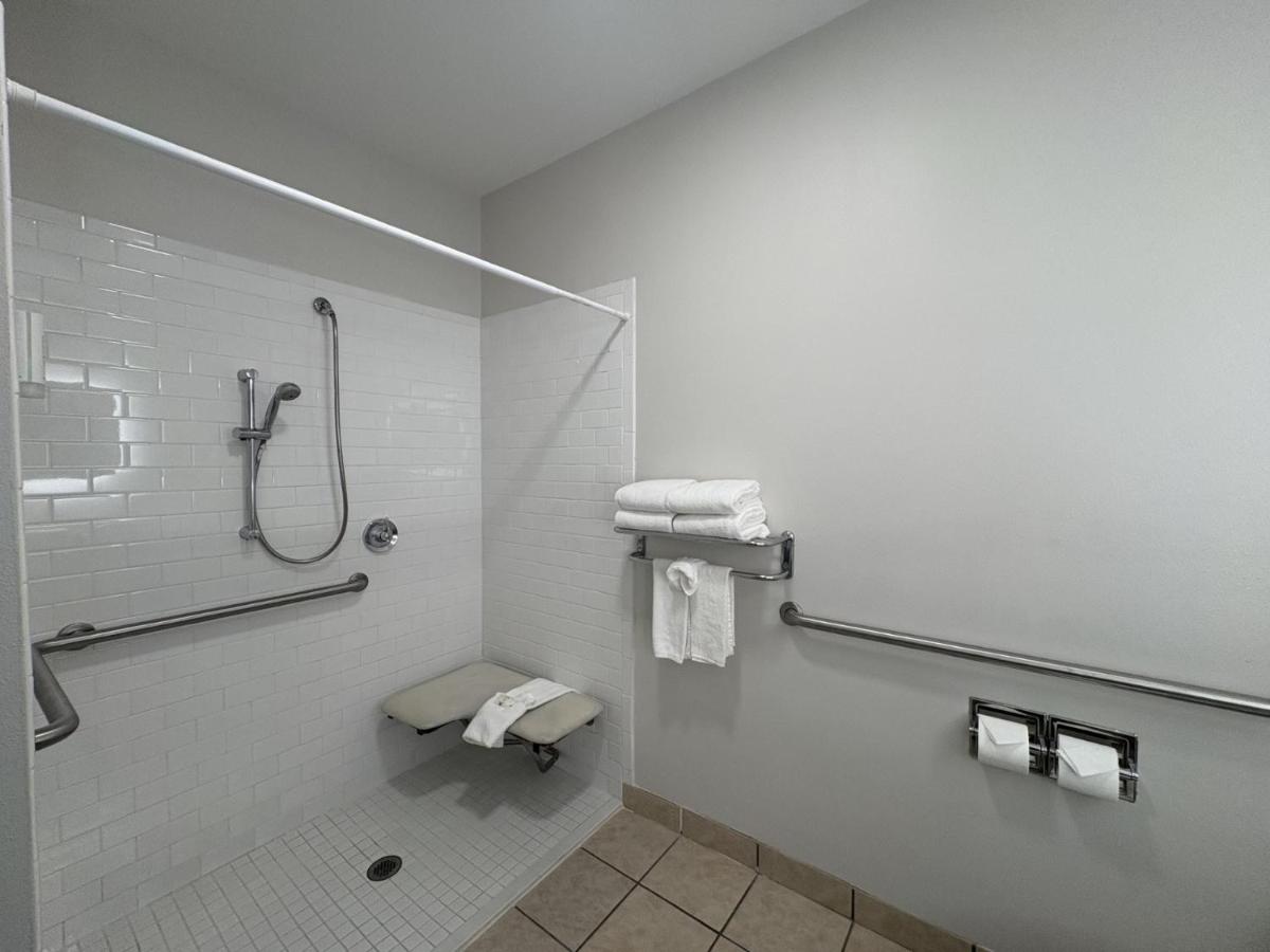 2 Queen Beds, Nonsmoking, Accessible with Curved Shower Rod at Quality Inn & Suites Houma