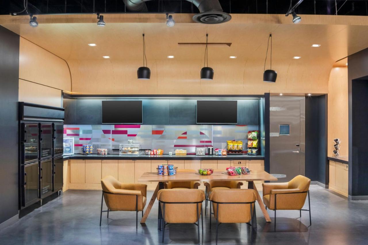 | Aloft Tampa Downtown