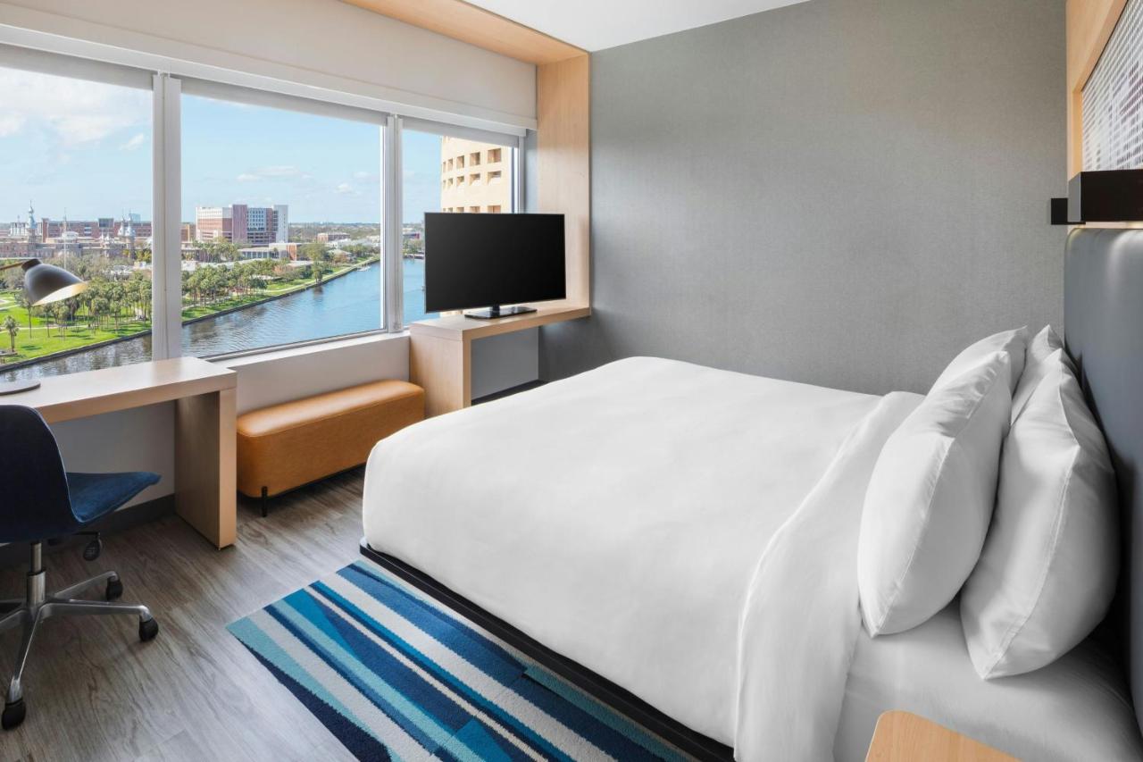 Guest room, 1 King, River view at Aloft by Marriott Tampa Downtown