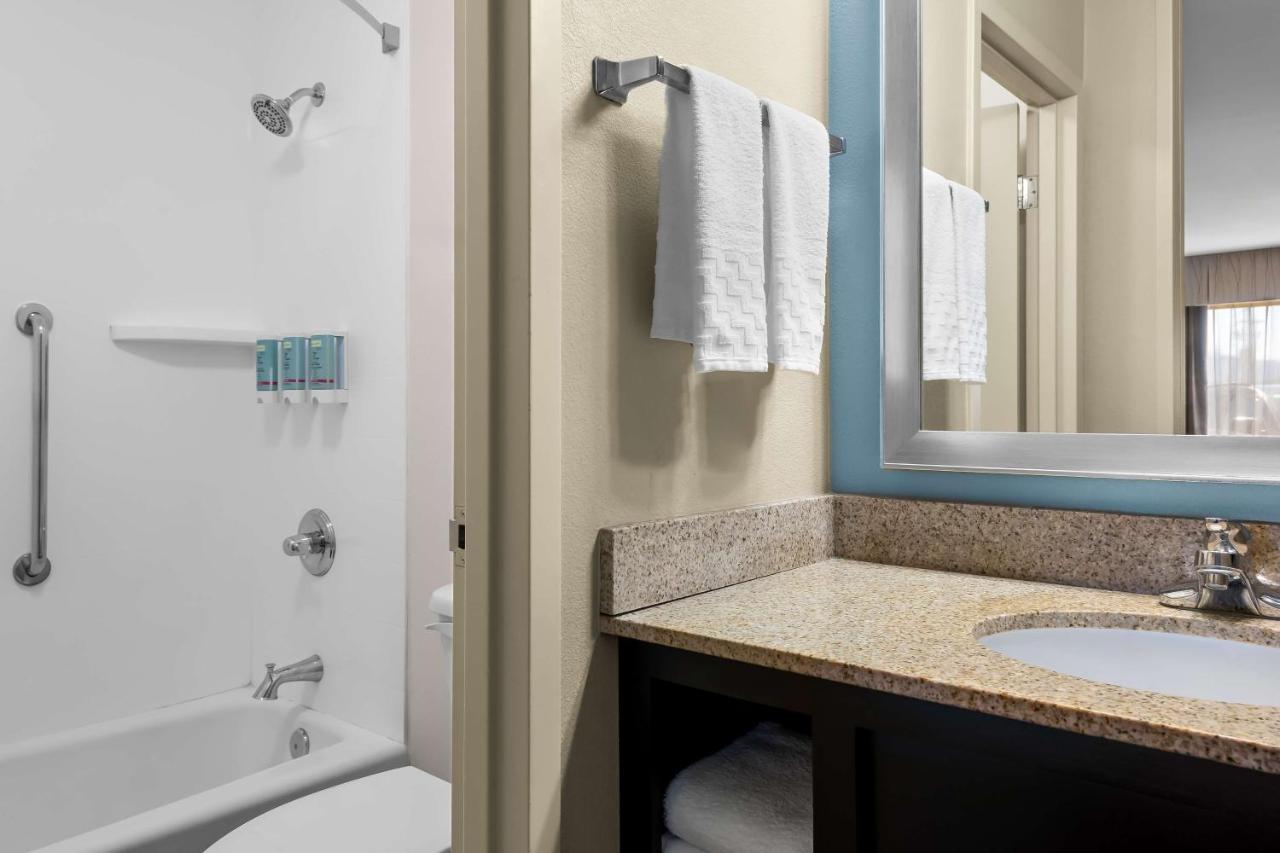 Queen Room with Two Queen Beds - Non-Smoking at Best Western Newport Inn