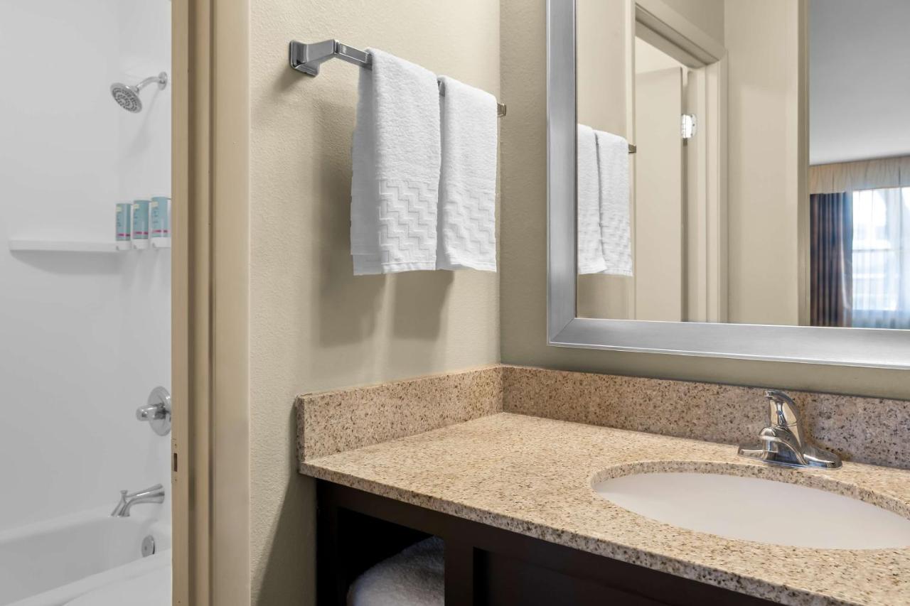Double Room with Two Double Beds - Smoking at Best Western Newport Inn