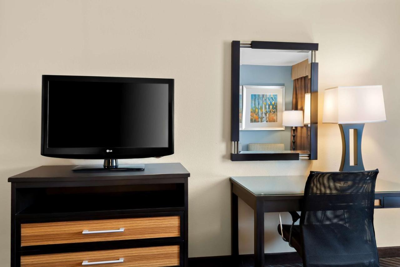 Double Room with Two Double Beds - Smoking at Best Western Newport Inn