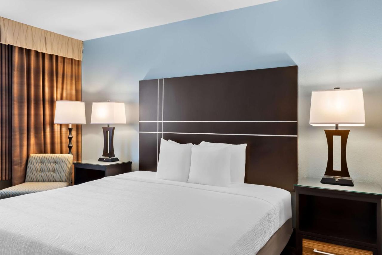 King Room with Bath - Disability Access/Non-Smoking at Best Western Newport Inn