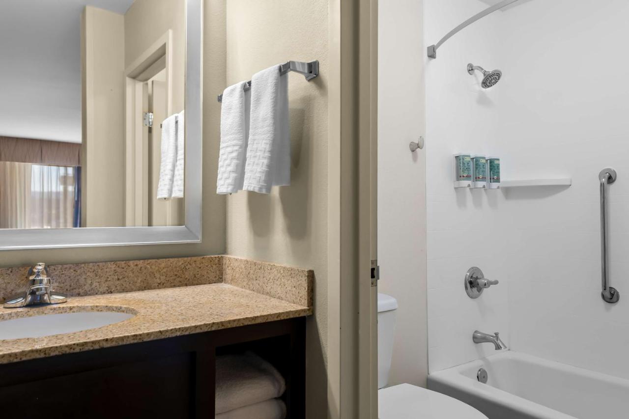 King Room - Non-Smoking at Best Western Newport Inn